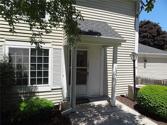 3rd image of 141 Greenway Blvd