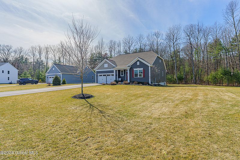 3rd image of 32 Greenbrier Way