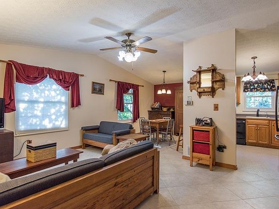 2nd image of 3860 Saddlebrook Ct