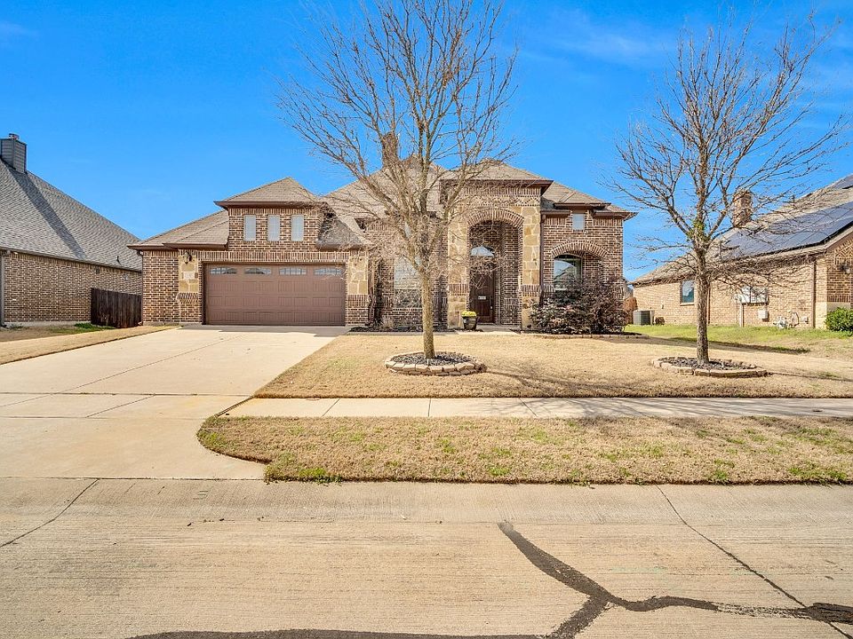 1st image of 110 Manor Ln