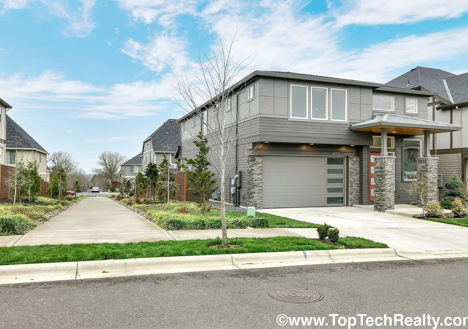 Beautiful Modern 4 BD | 3.5 BA | Home In Thomson Woods | Spectacular Location! — Photo 3