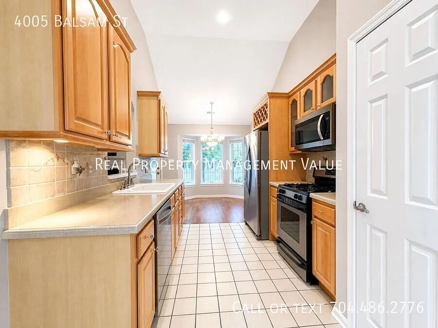 Rent Reduced! Charming 3-Bedroom Home in Lake Park with Community Amenities — Photo 4