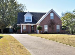 1585 Saddlebrook W, Hernando, MS 38632