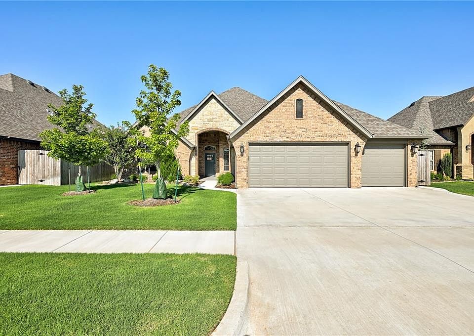 1st image of 2605 Crystal Dr