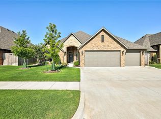2605 Crystal Dr, Moore, OK 73160