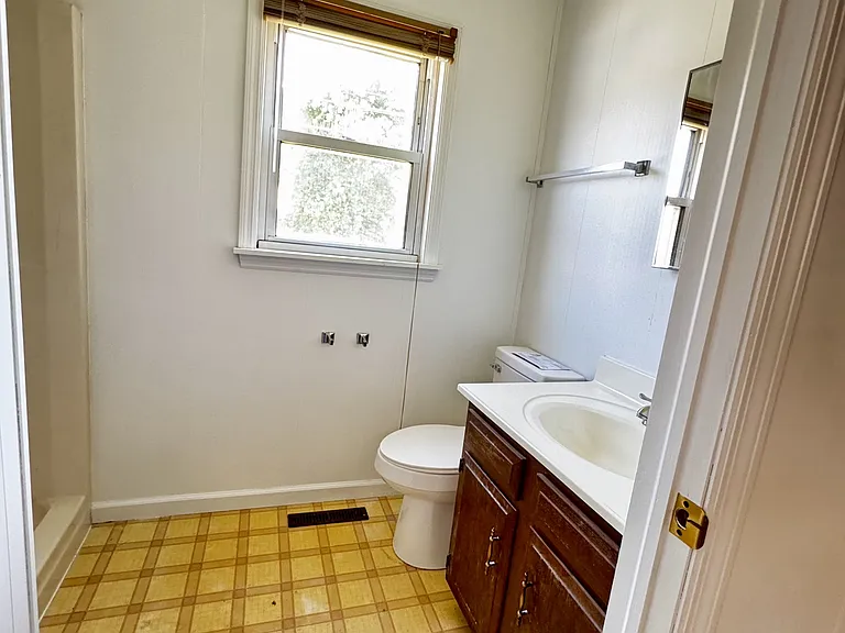 405 Washington Ave — Photo 9