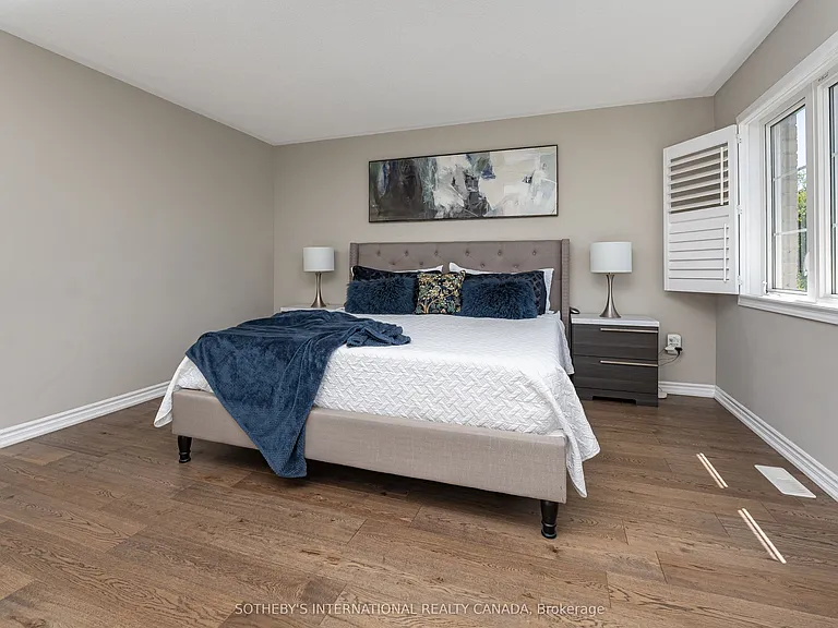 1056 Foxtail Cres — Photo 17