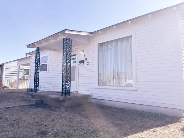 202 Roselawn St, Plainview, TX 79072