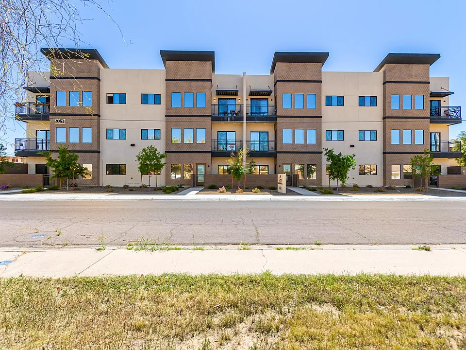 2063 E Lemon St #3004