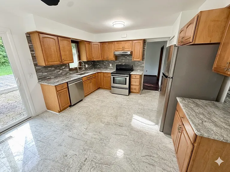 5910 Som Center Rd — Photo 7