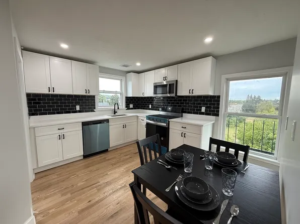 17 Burns St Unit D, Lowell, MA 01852