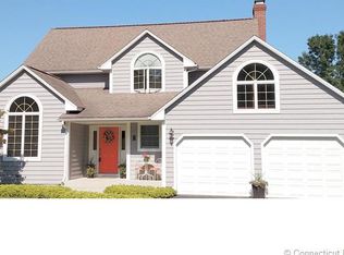 7 Yorkshire Dr, Waterford, CT 06385