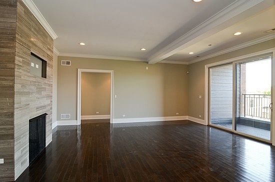 2nd image of 1607 W Waveland Ave