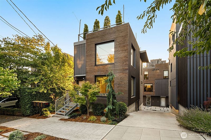 5th image of 1105 Yakima Avenue S