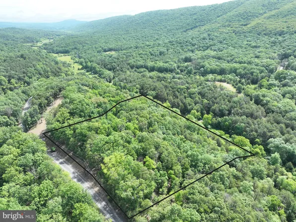Hamilton Oaks Dr, Romney, WV 26757
