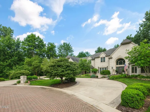 4 Hunters Gate Dr, Findlay, OH 45840