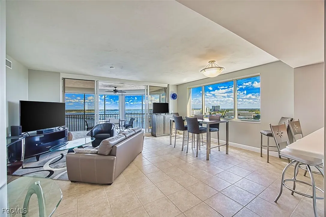 2 bed, 2.0 bath, 1754 sqft, $3,000 — Photo 3