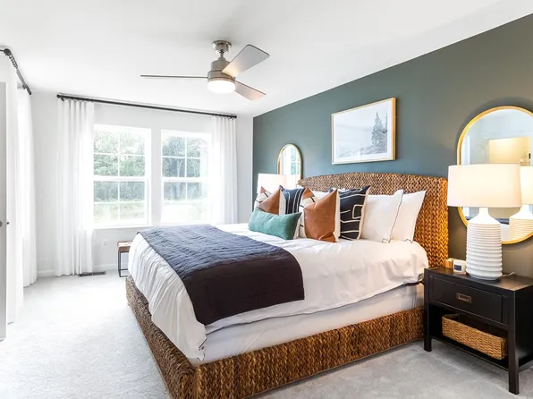 13 Balsam Ct, Bunker Hill, WV 25413