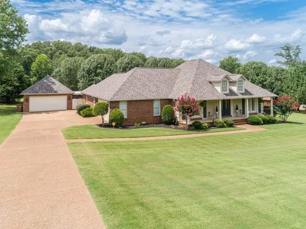 351 Red Bird Dr, Lexington, TN 38351