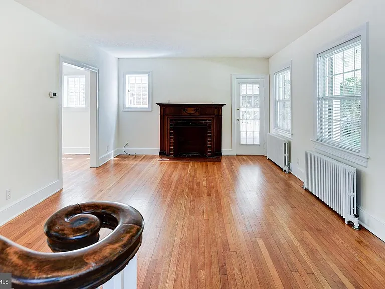 4633 Asbury Pl NW — Photo 3
