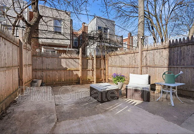 1916 S Salford St — Photo 18