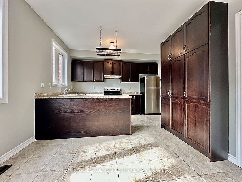 Brampton Townhouse for rent - 4 Bedrooms — photo 5