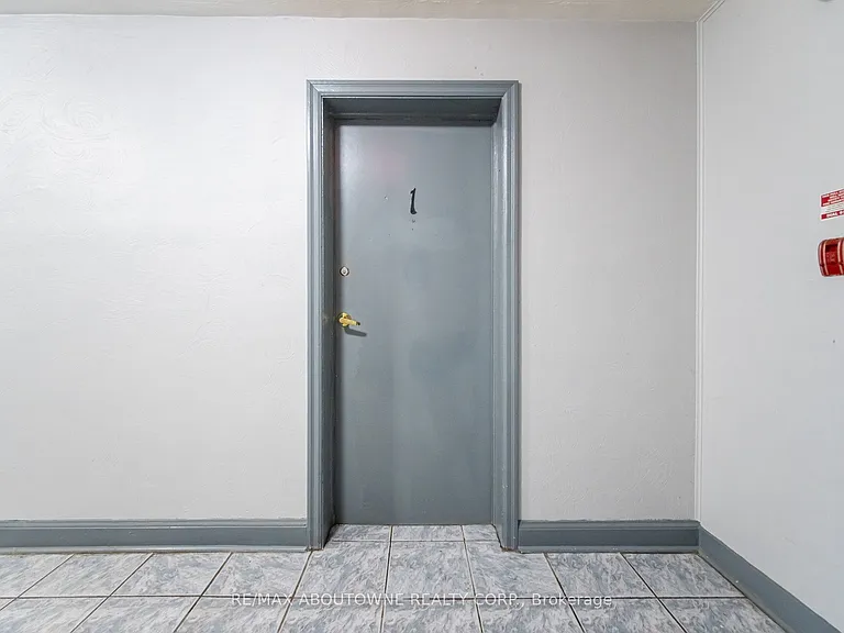 1037 Churchill Ave #1 — Photo 5