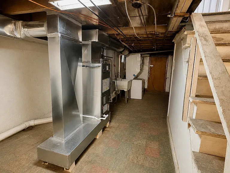 828 E Cornwall St — Photo 21