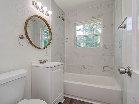 3rd image of 5213 Malmedy Rd