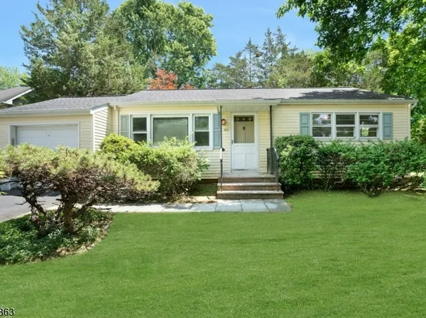 200 Runnymede Pkwy, New Providence Boro, NJ 07974