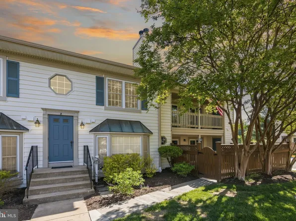 6052 Essex House Sq, Alexandria, VA 22310