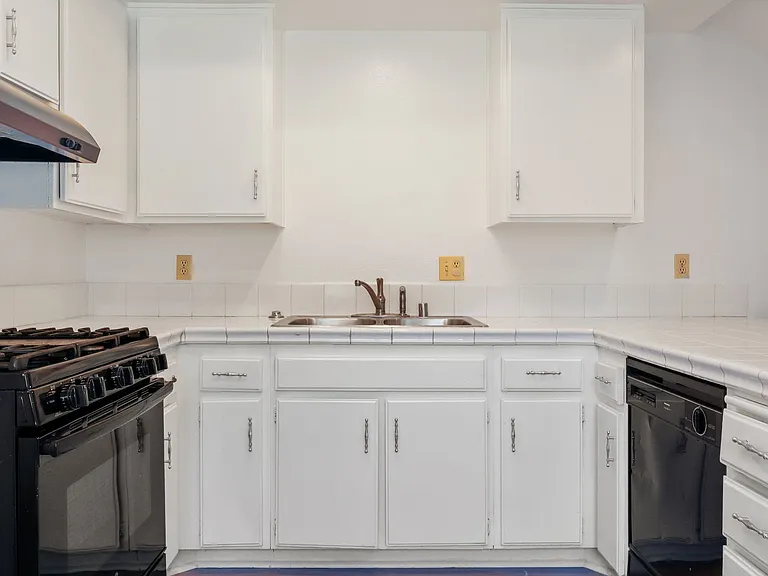 3565 W Savanna St #5 — Photo 6