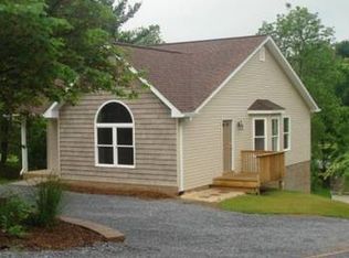 1015 Laymantown Rd, Troutville, VA 24175