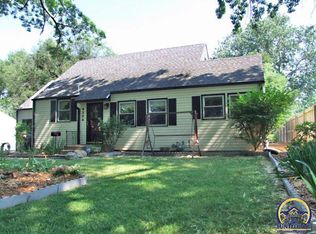 4204 SW Stratford Rd, Topeka, KS 66604