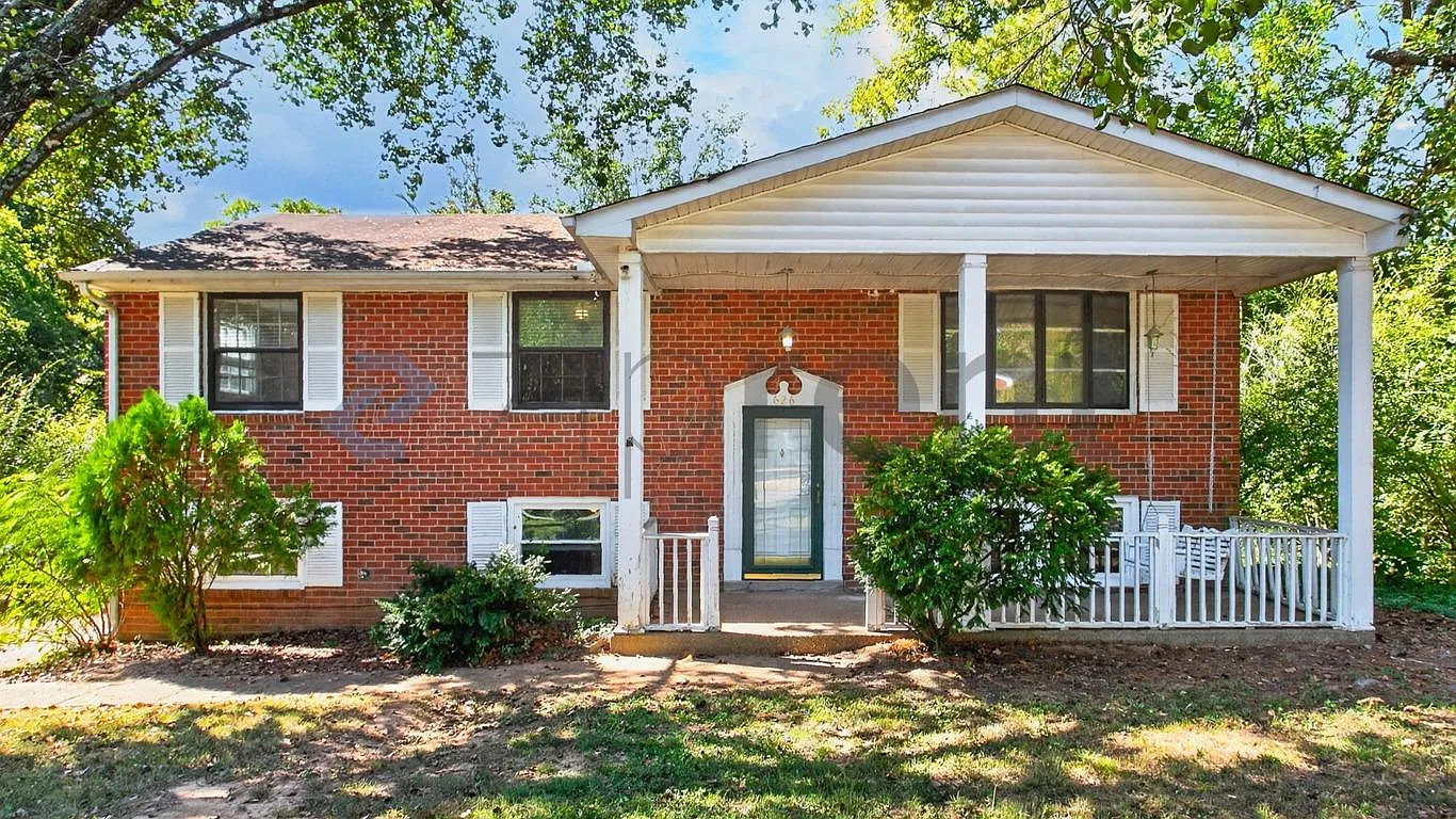 5 bed, 4000 sqft, $3,750 — Photo 1