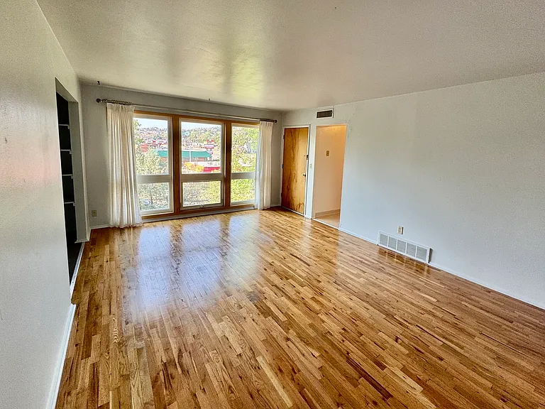 728 Saint Charles St #3 — Photo 4