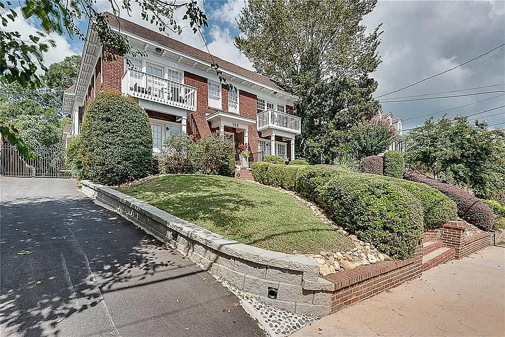 Building Photo - 706 Charles Allen Dr NE #B