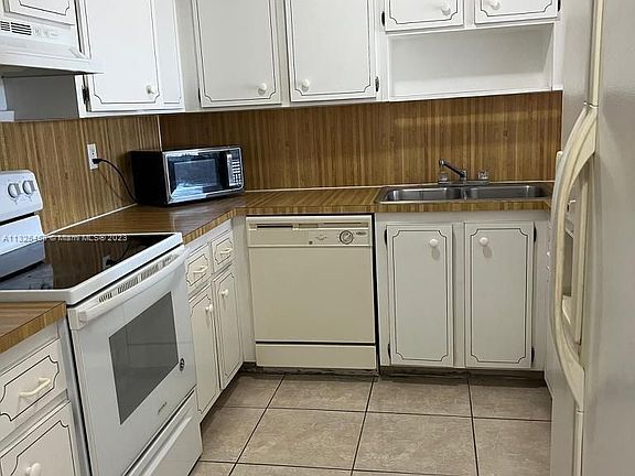 5th image of 6960 Miami Gardens Dr #2528