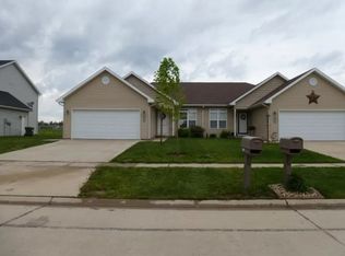 2014 Macon St, Mahomet, IL 61853