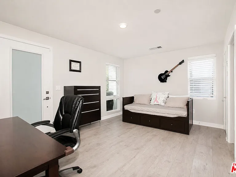 2700 E Chaucer St #30 — Photo 15