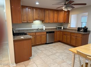 206 8th Ave, Seaside Heights, NJ 08751