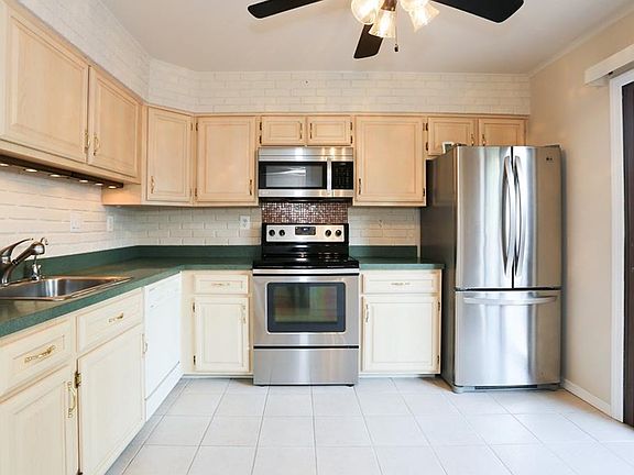 2nd image of 22 Heritage Dr APT K