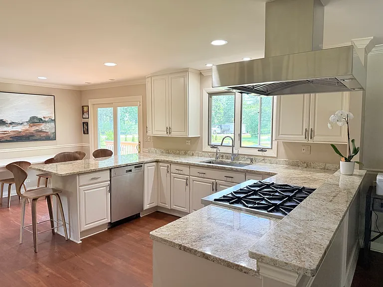 1447 Carol Ln — Photo 16
