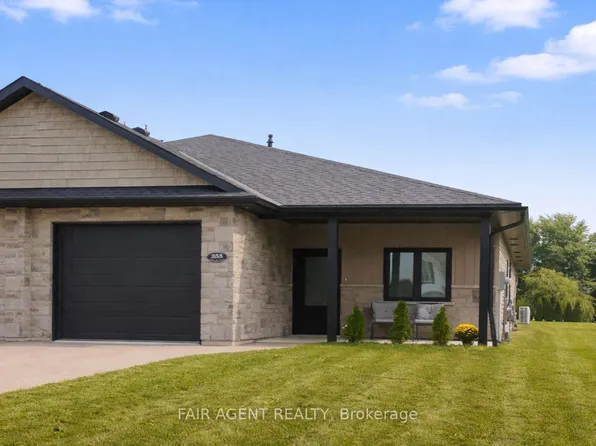 255 Albert St #2, Huron East, ON N0G 2W0