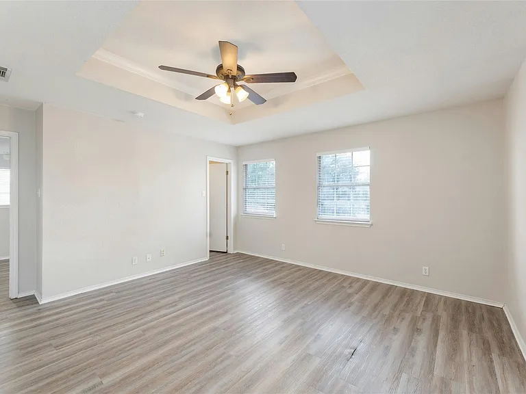 113 Matthew Dr — Photo 17