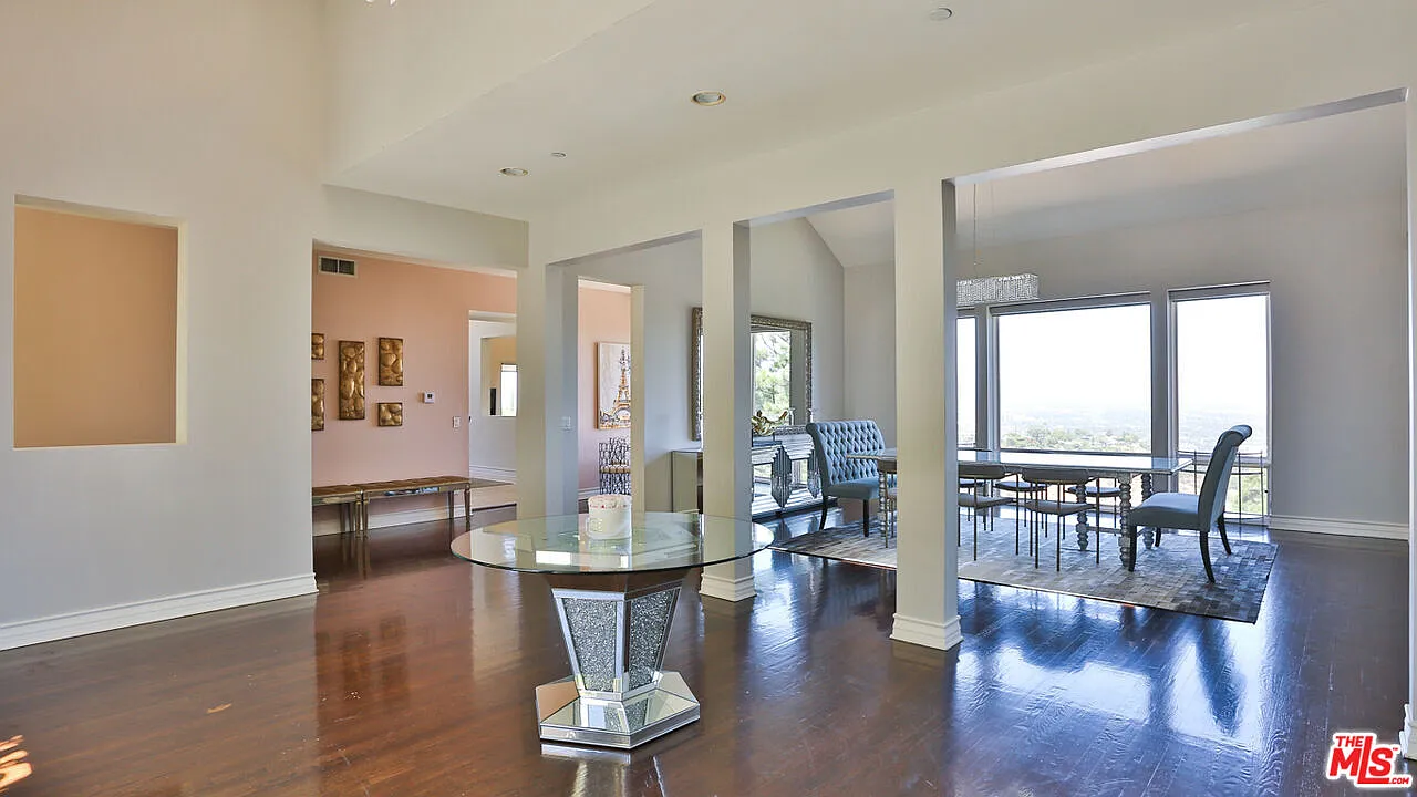 5 bed, 7.5 bath, 7331 sqft, $17,000 — Photo 4