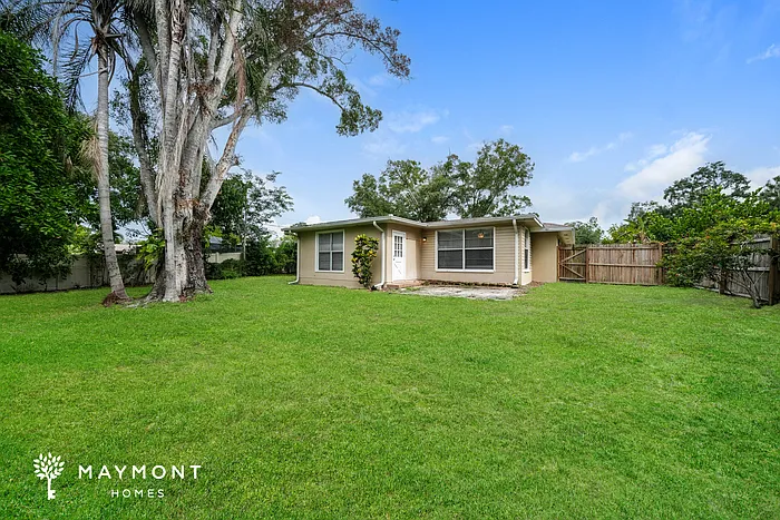 928 Parkwood Dr — Photo 3