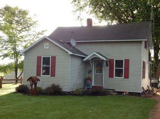 3373 Saint Adalberts Rd, Rosholt, WI 54473