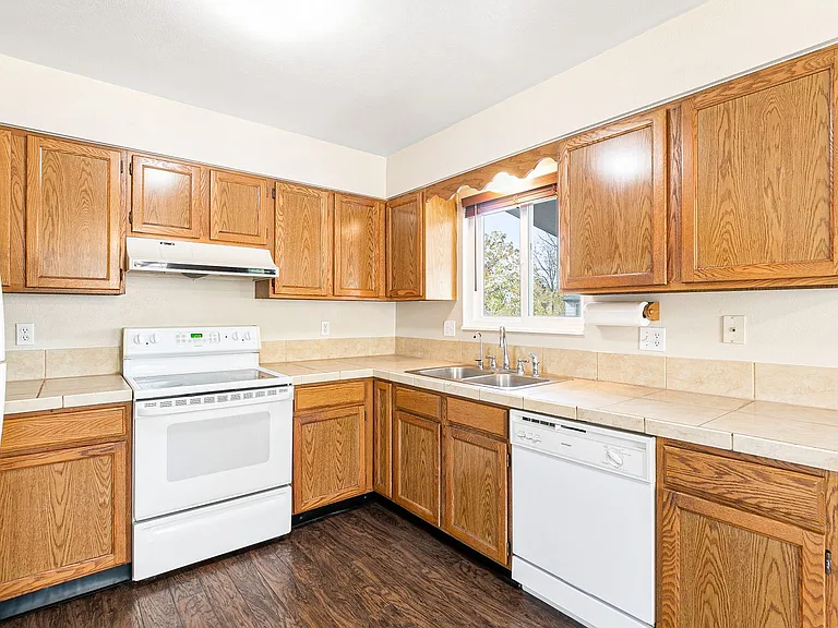 1405 S Sierra Dr — Photo 9