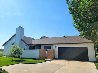 1007 Burr Oak Ln, Salina, KS 67401